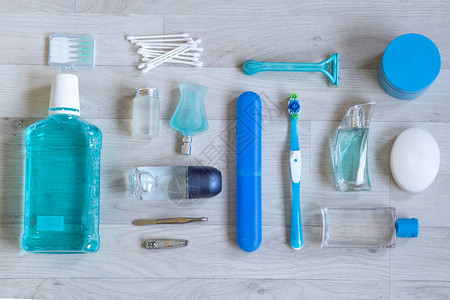 淺木背景藍色個人衛生用品 以視覺美學驅動銷售轉化